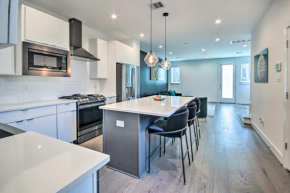 Stylish Home Balcony Less Than 2 Mi to The Galleria!
